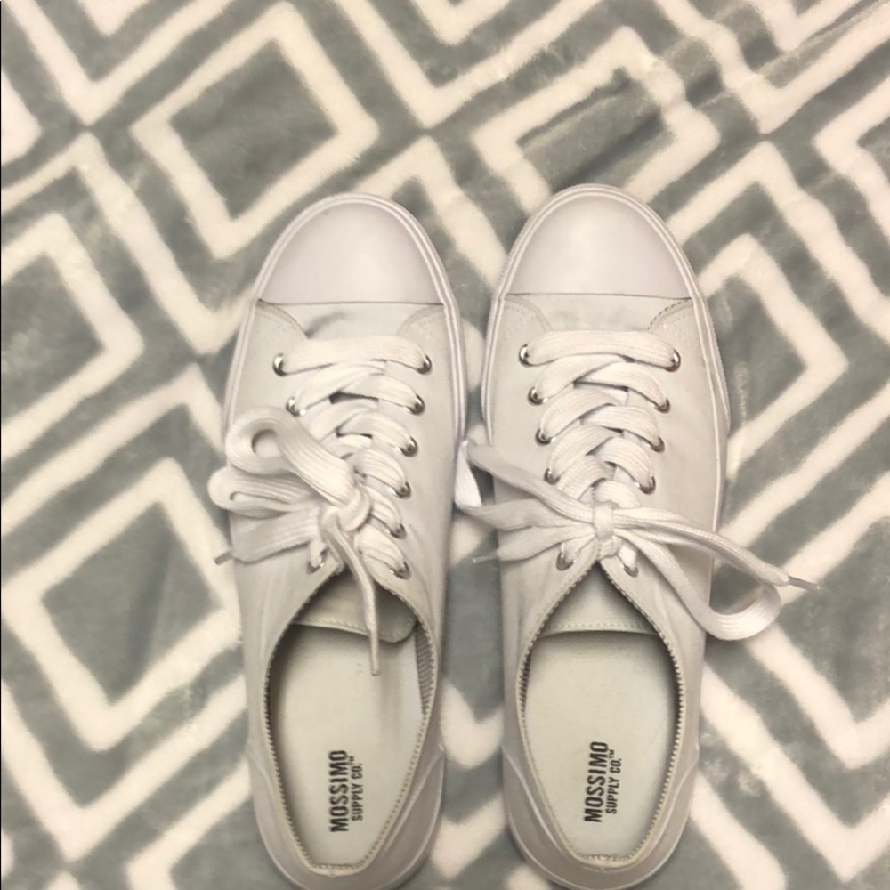 DONATING SOON White tennis shoes never worn
